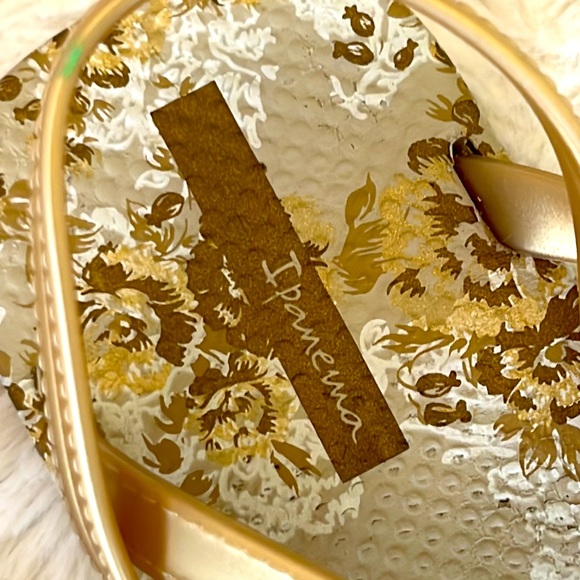 Ipanema Kids Sandals Gold/ Cream -Little Girls Size 8 - Picture 4 of 6